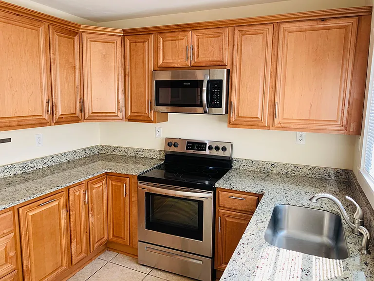 903 Montgomery St — Photo 35