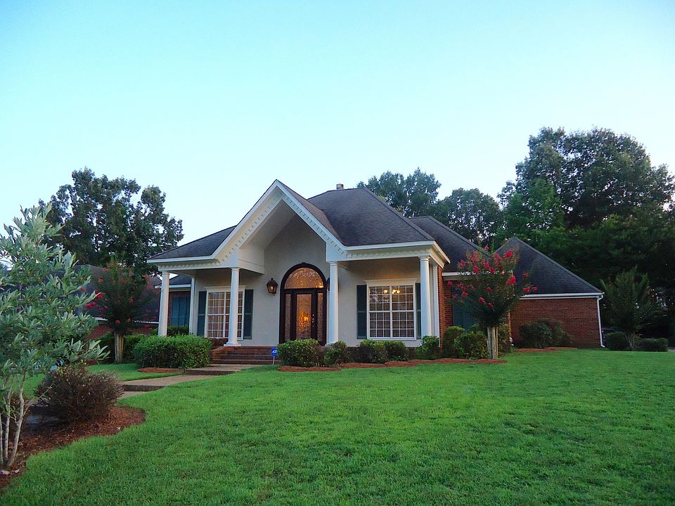 Lovely family home in peaceful neighborhood