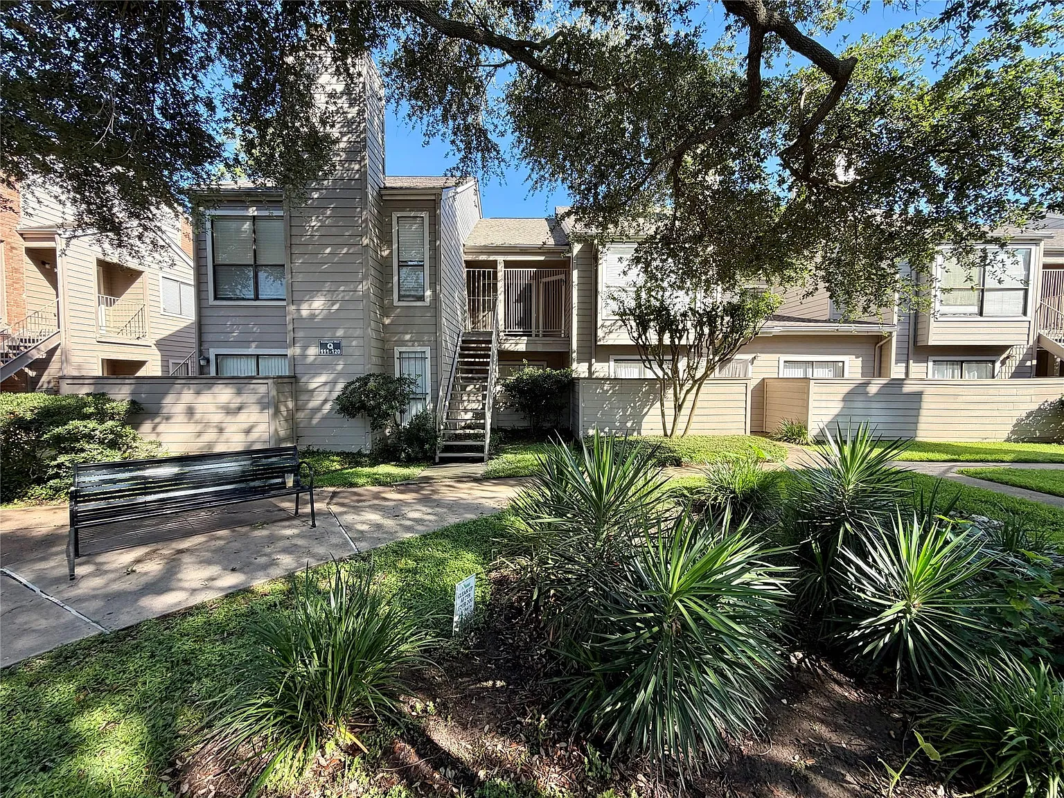 2 bed, 1.0 bath, 835 sqft, $1,500 — Photo 1