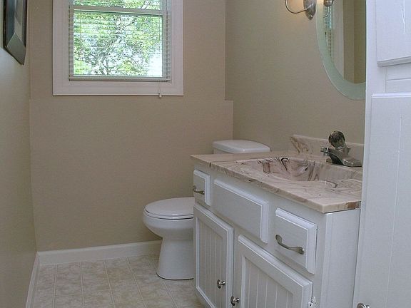3rd image of 12812 Country View Ln