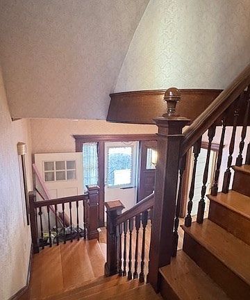 3rd image of 44 Walnut St