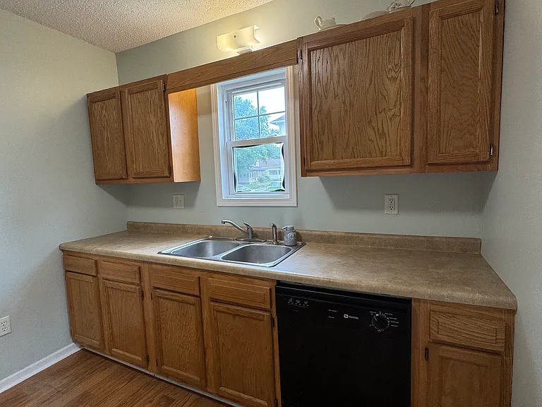 1202 Webster Ave — Photo 3