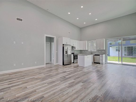 5th image of 2545 N Odessa Rd