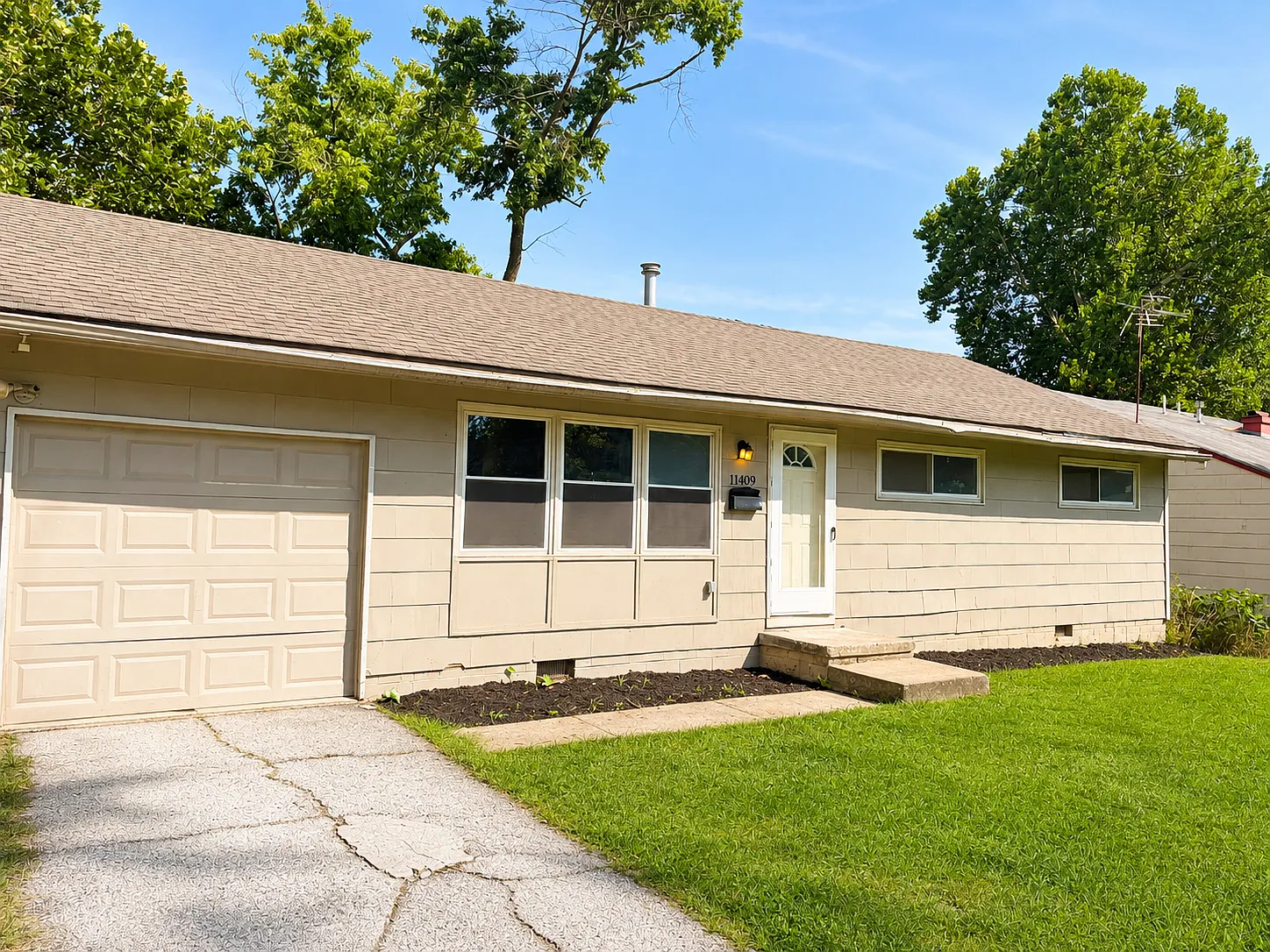4 bed, 1367 sqft, $1,650 — Photo 1