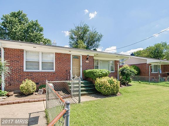 Fully fenced front yard