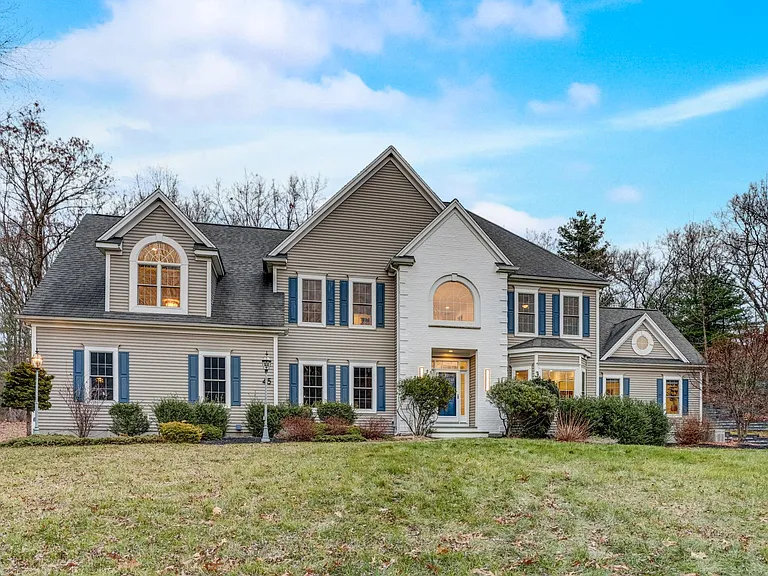 45 Silver Fox Rd — Photo 4