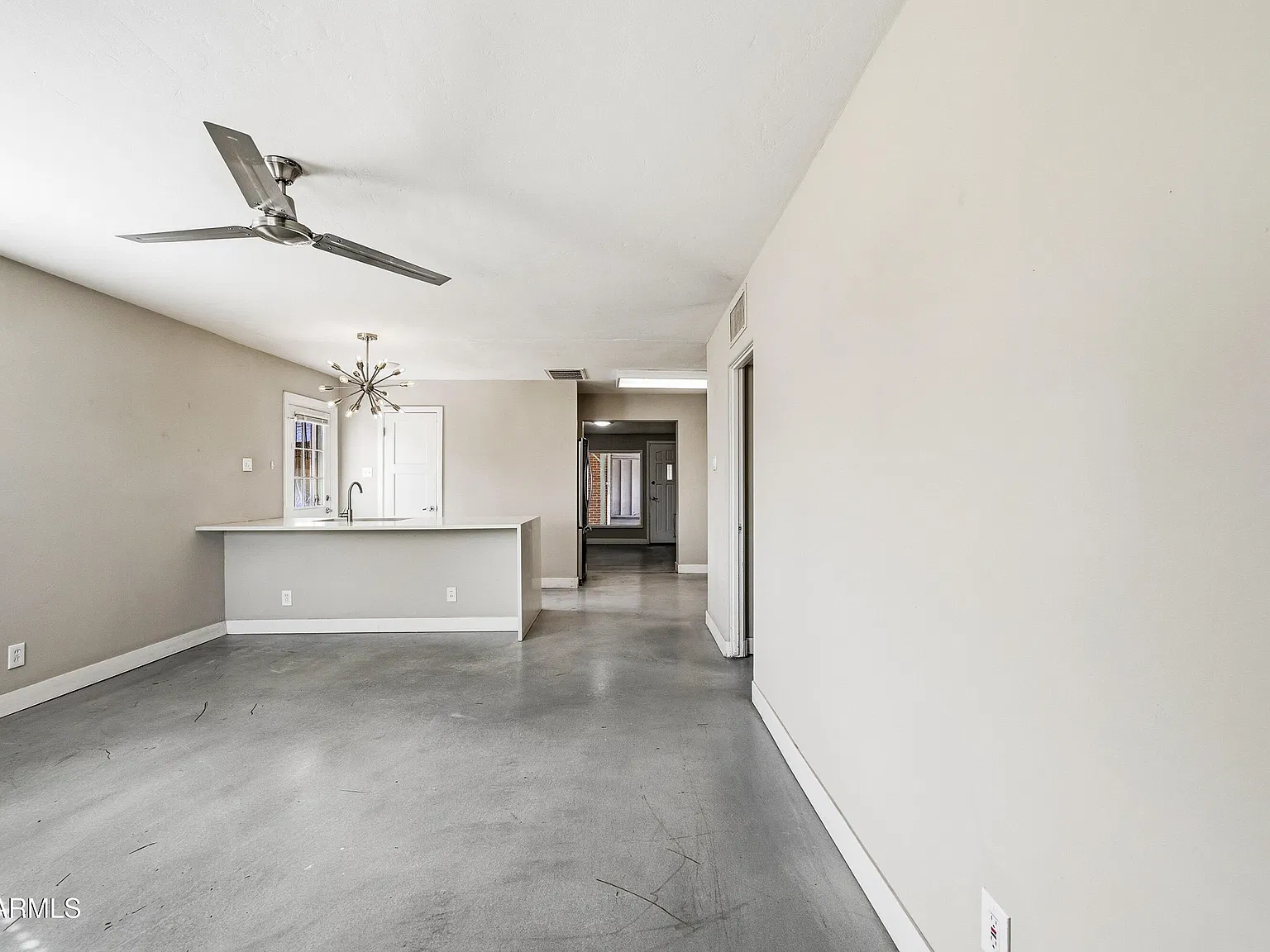 3 bed, 2.0 bath, 1600 sqft, $2,088 — Photo 4