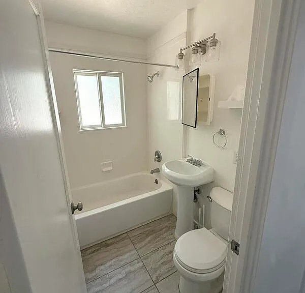 620 N 300 E — Photo 10