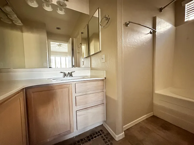 795 E Morelos St — Photo 5