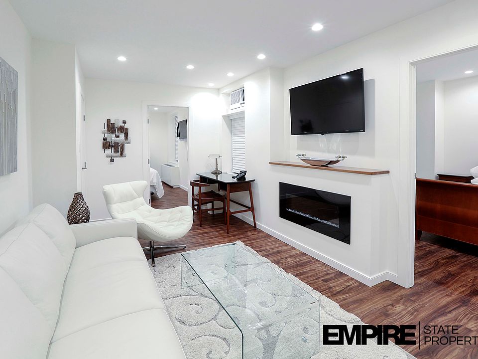 1st image of 150 W 51st St APT 1223