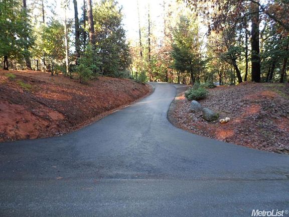 2nd image of 3276 Lupine Ln
