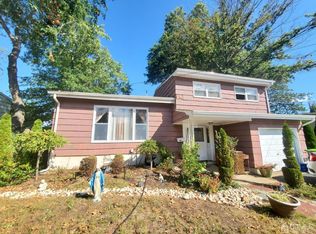 40 Piedmont Dr, Old Bridge, NJ 08857
