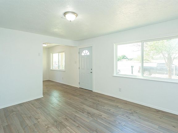 5th image of 323 E Poe St