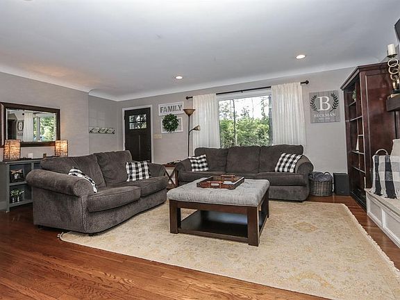 5th image of 6851 Kennedy Ln