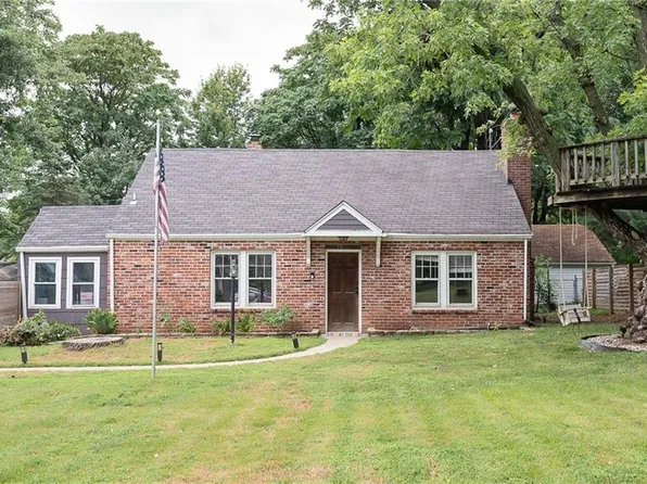 7632 Reinhardt Dr, Prairie Village, KS 66208