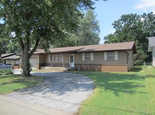 2423 S Ingram Mill Rd, Springfield, MO 65804