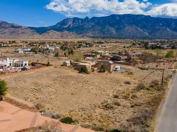 9611 Modesto Ave NE, Albuquerque, NM 87122