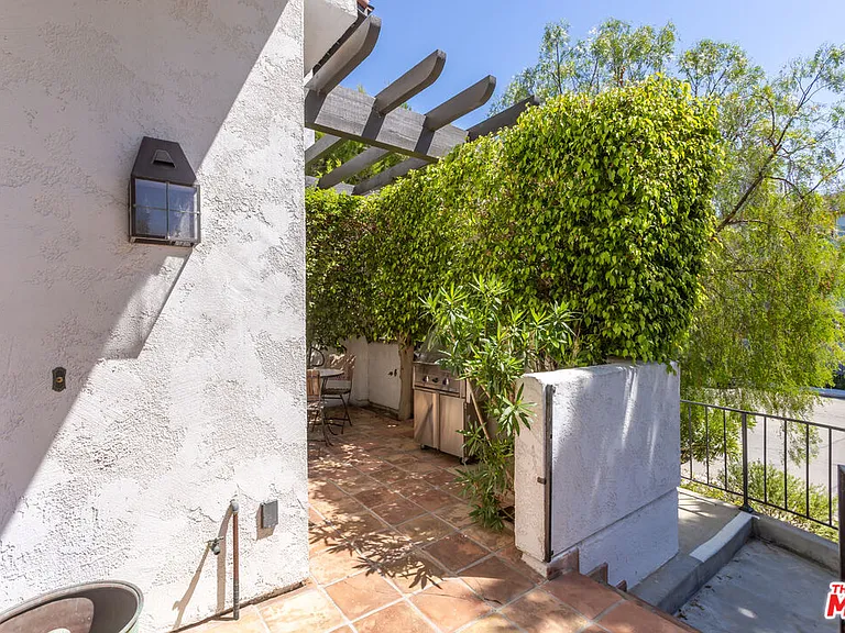 1541 Palisades Dr — Photo 4