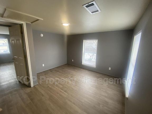 4th image of 907 1/2 N 41st St