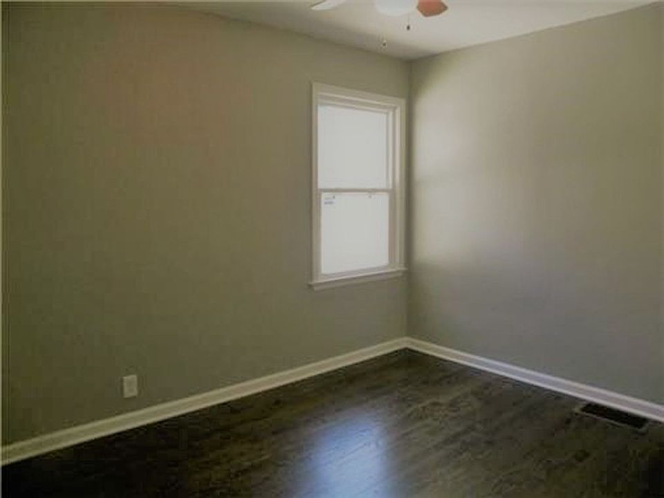 1st image of 101 W 79th St