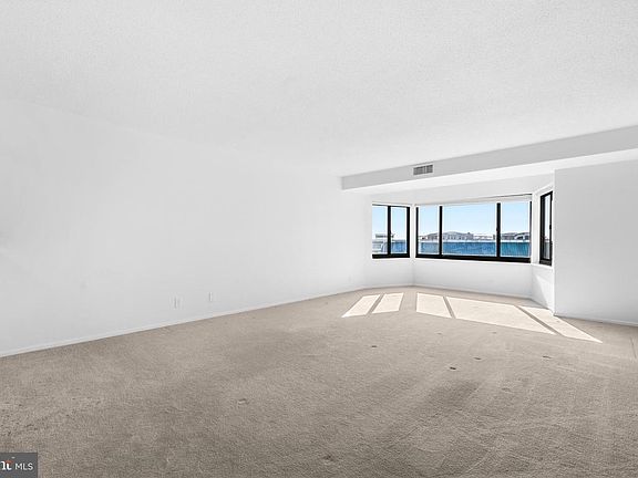5th image of 900 N Stafford St APT 2326
