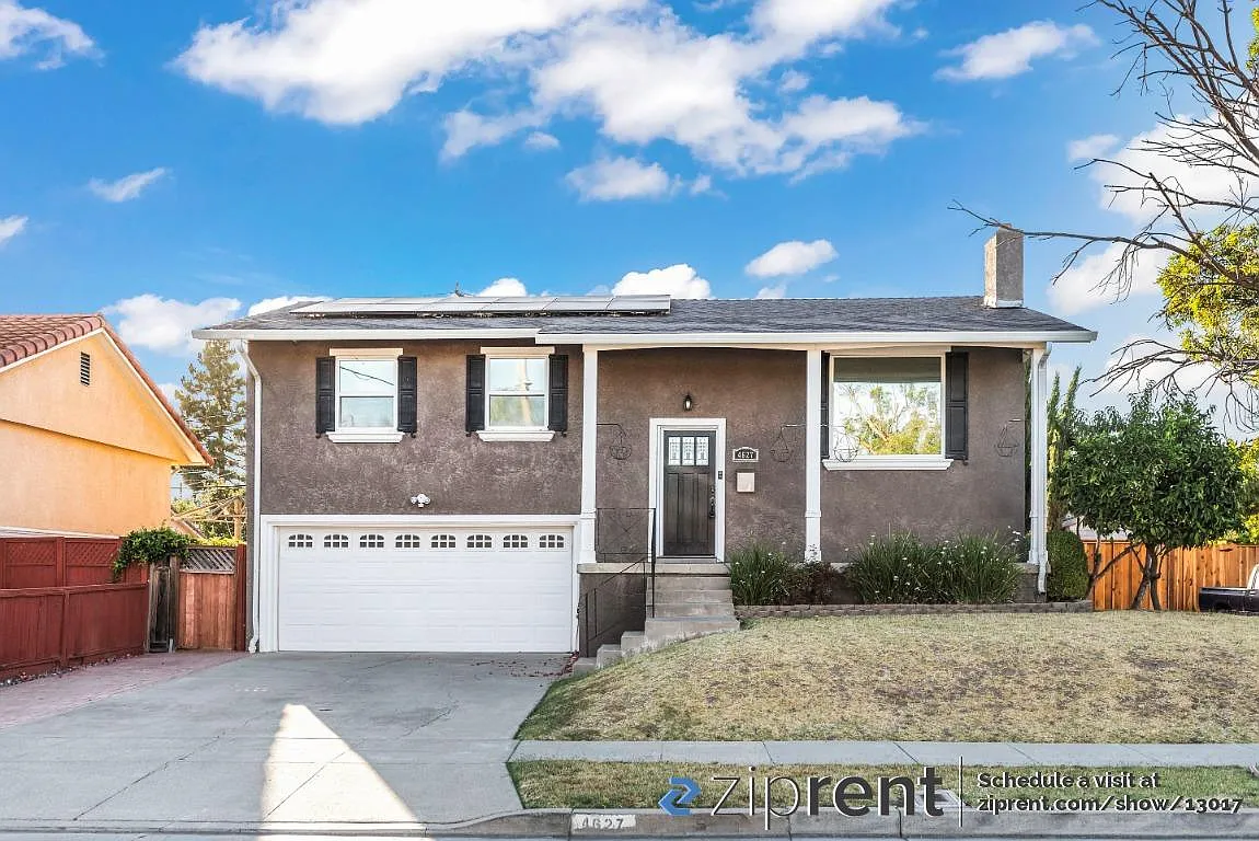 4627 Sloat Rd photo 1