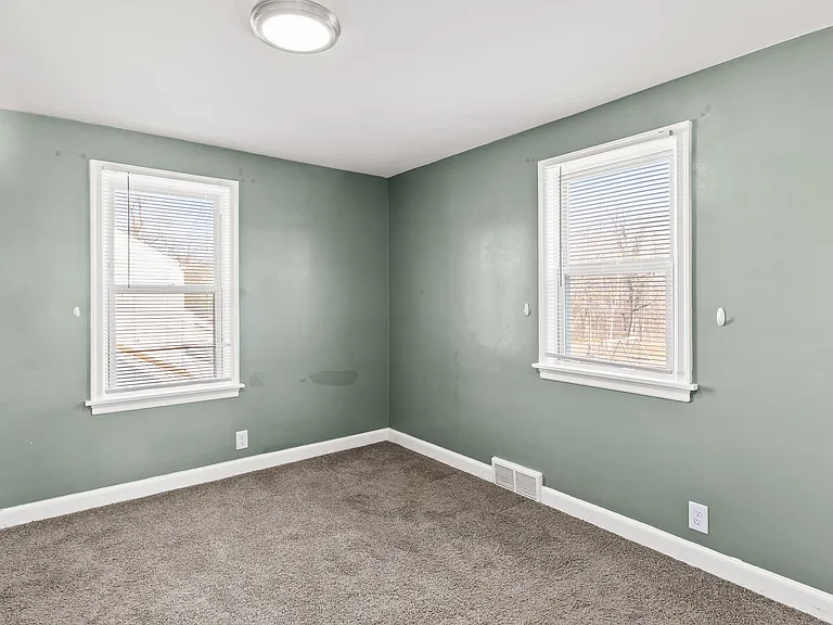 346 N 21st St — Photo 25