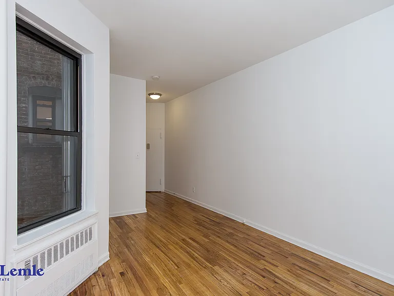 216 E 83rd St #4RW — Photo 4