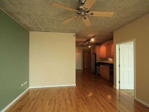 3rd image of 1845 S Michigan Ave Unit 1002