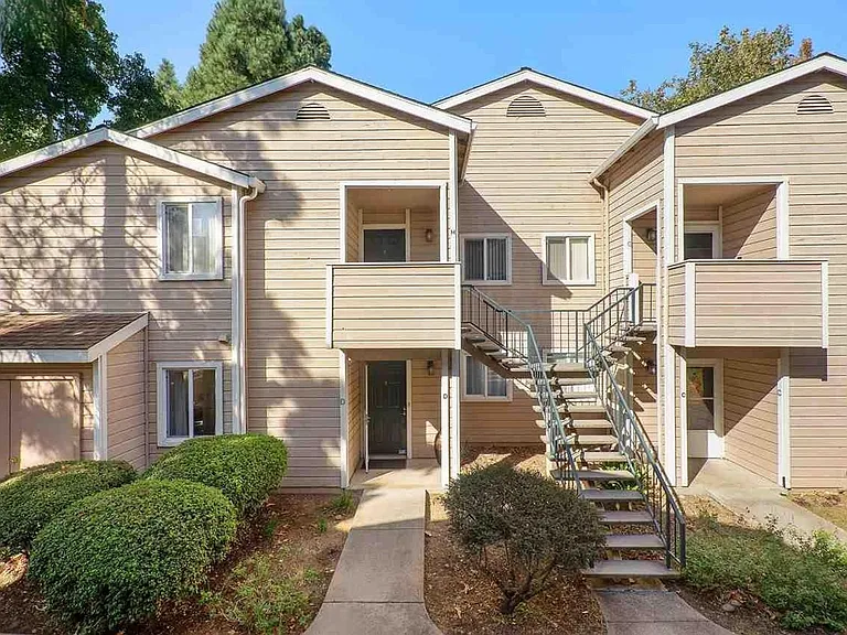 760 Canyon Oaks Dr #D — Photo 1
