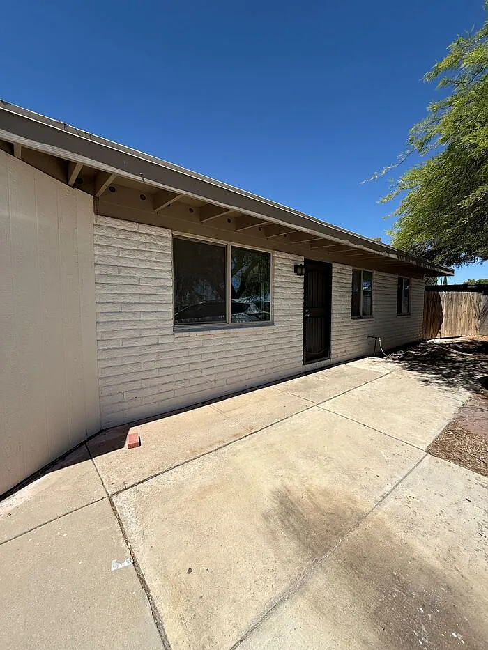5 bed, 3.0 bath, 2135 sqft, $1,875 — Photo 1