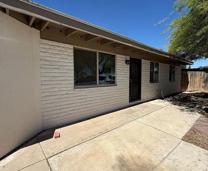 7231 E Irvington Rd — Photo 1