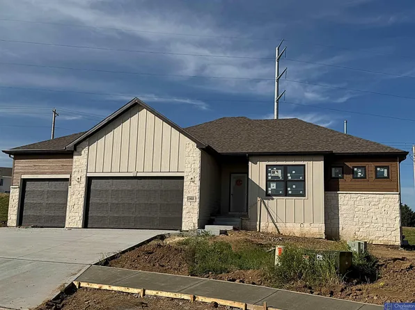19820 R St, Omaha, NE 68135