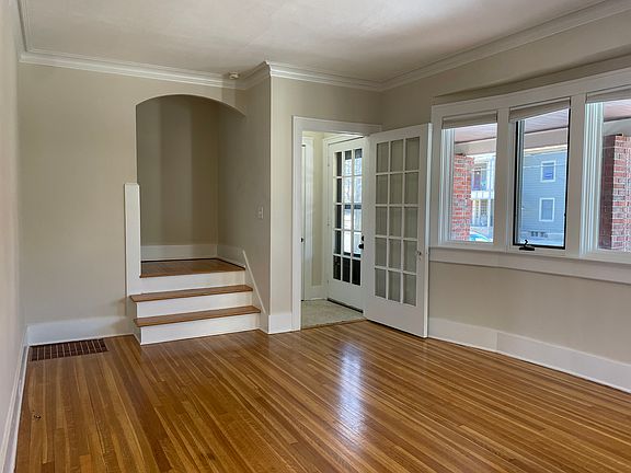 3rd image of 704 Lovett Ave SE