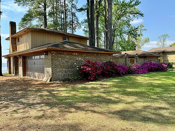 2nd image of 2212 Gilleys Pt