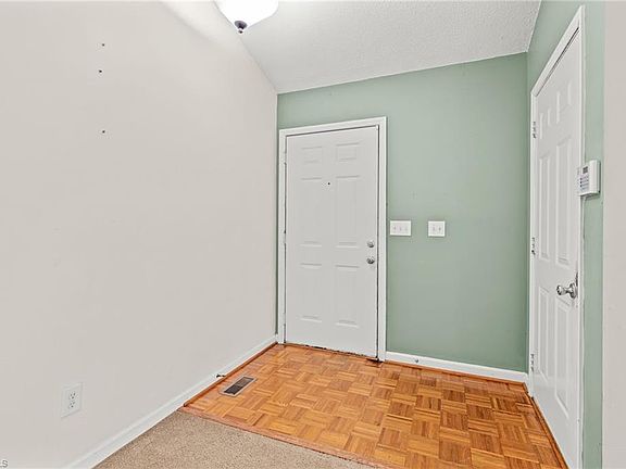 4th image of 4712 Tuliptree Dr
