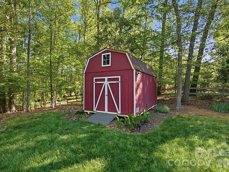301 Sardis Rd N — Photo 33
