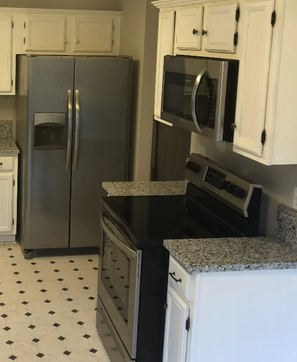 5 bed, 2127 sqft, $2,575 — Photo 2