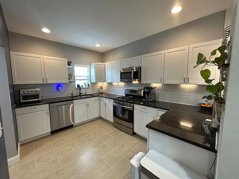 628 W Magnolia Ave — Photo 10