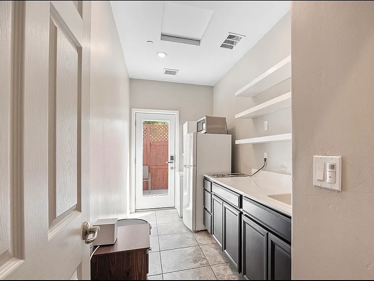 4169 Southampton St #8 — Photo 7