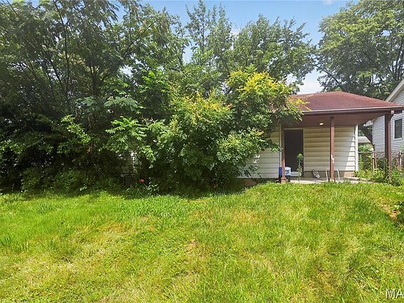4th image of 10061 Lilac Ave