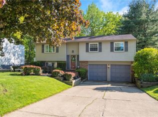3720 Oakview Dr, Girard, OH 44420