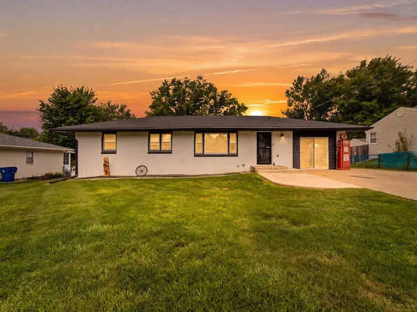 8026 Warren Dr, Des Moines, IA 50320