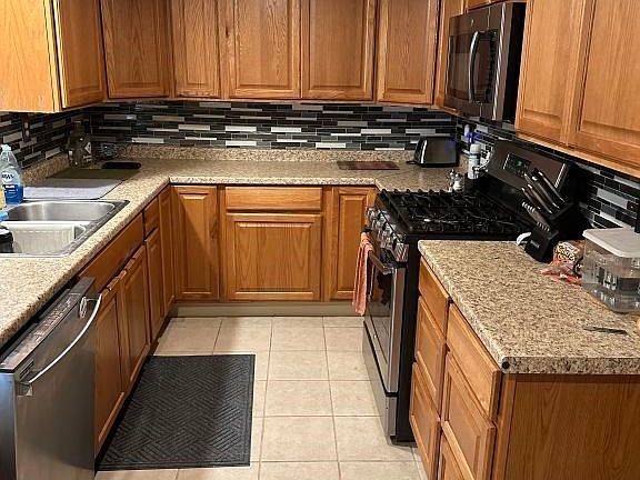 3rd image of 117 Williams St