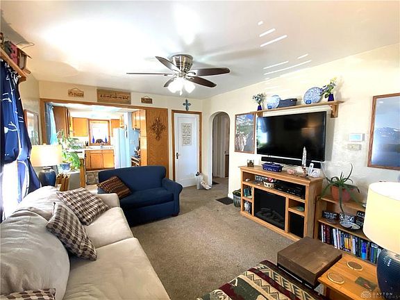 3rd image of 2533 Revere Ave
