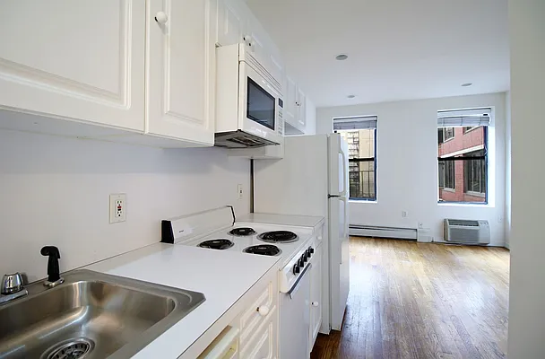 Rented by Julianna Realty Corp | media 11