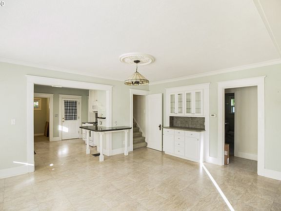 2nd image of 612 Lexington Ave