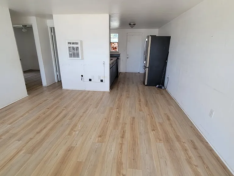 400 11th St W #410-C — Photo 1