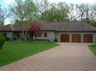 5907 Whiting Dr, McHenry, IL 60050