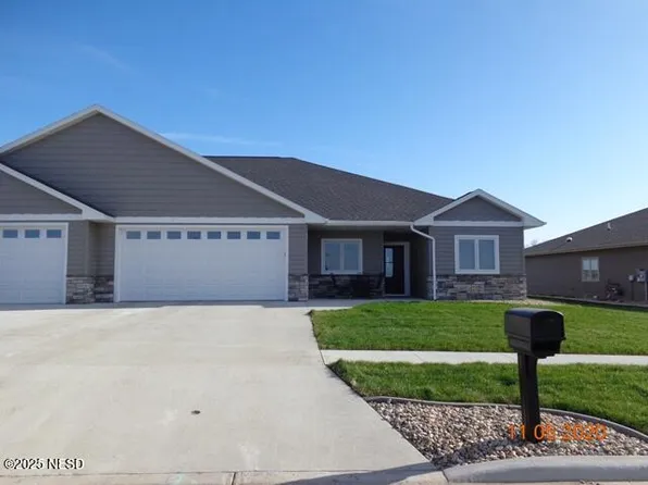 Kaylee Ct, Watertown, SD 57201